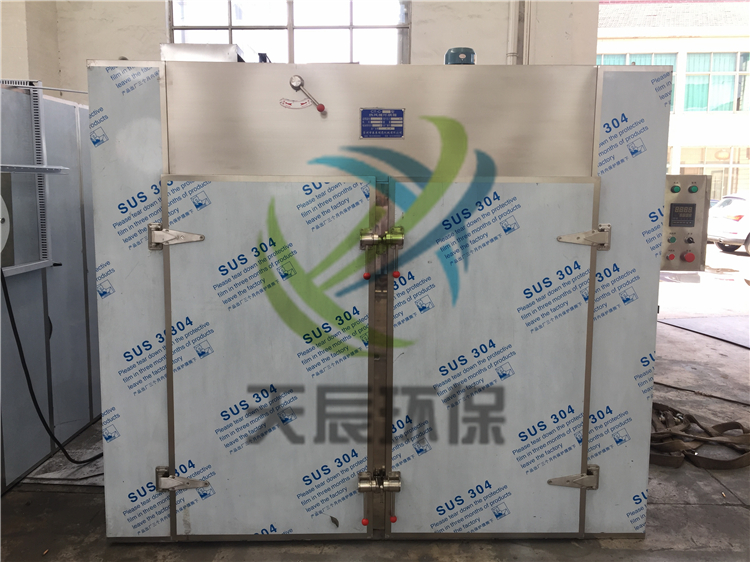4台CT-C-I型热风循环烘箱的生产现场